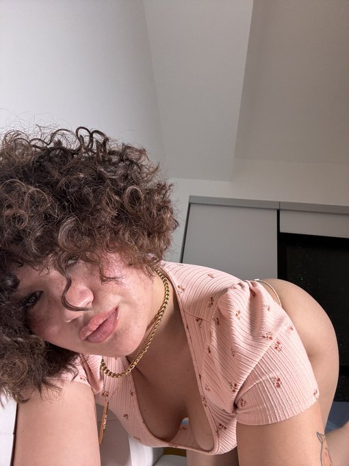 Sup, I’m Alexx… Come here often? https://t.co/CxeUzS6lwf