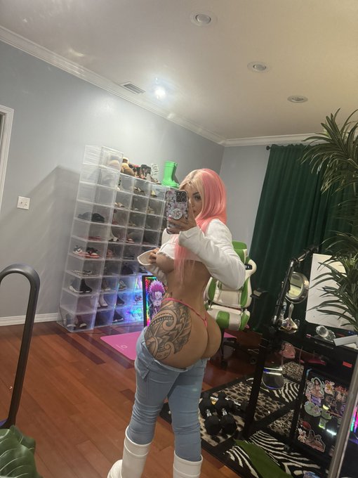 2 pic. Go watch my videos rn https://t.co/Kix5lk1OCT https://t.co/O04JCITBFG