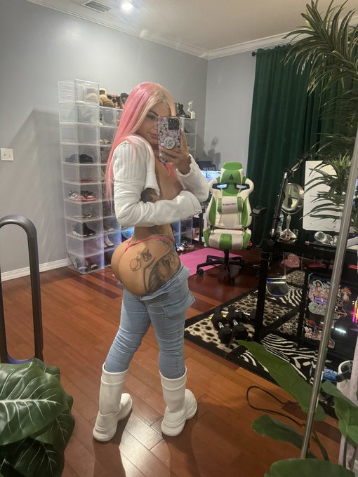 3 pic. Go watch my videos rn https://t.co/Kix5lk1OCT https://t.co/O04JCITBFG