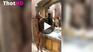 Zuribellarose Naked Bathroom